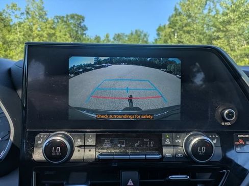 Certified 2024 Toyota Highlander XLE AWD/4WD image 31