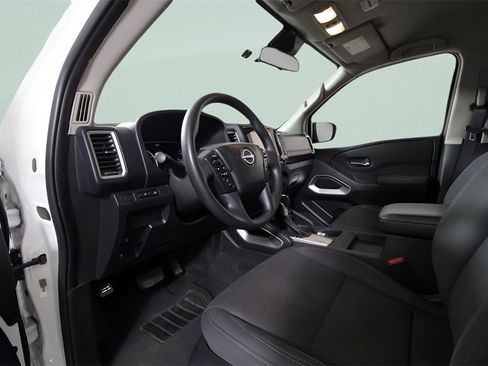 Used 2024 Nissan Frontier SV w/ Tow Package image 16