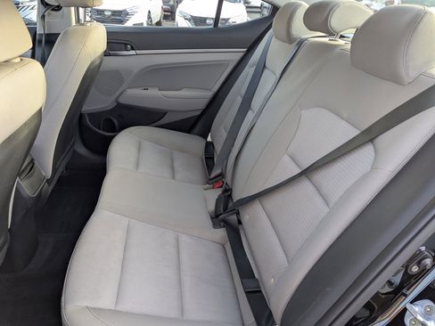 Used 2017 Hyundai Elantra SE image 30