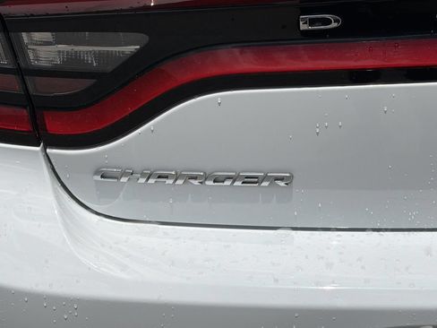 Used 2021 Dodge Charger SXT RWD image 9