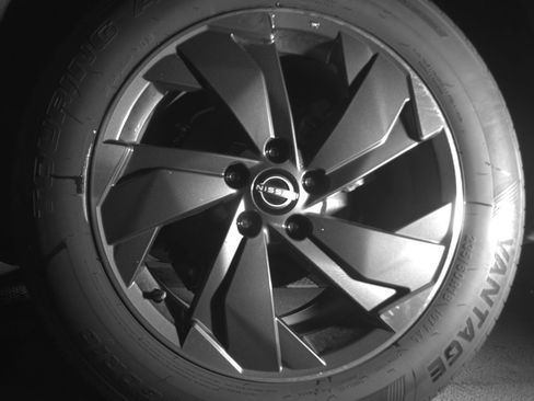 Used 2025 Nissan Rogue SV FWD image 14