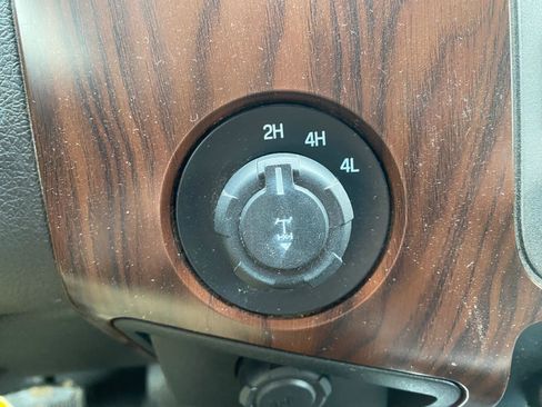 Used 2011 Ford F250 Lariat w/ Lariat Interior Pkg image 19