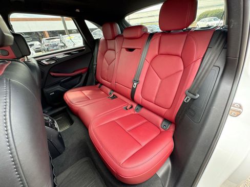 Used 2022 Porsche Macan AWD/4WD image 16