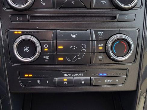 Used 2016 Ford Explorer XLT image 30