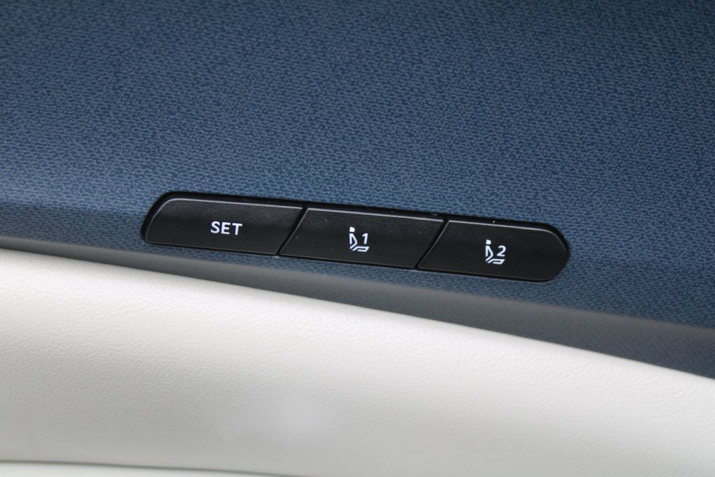 Certified 2025 Kia Carnival EX FWD image 28