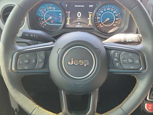 Used 2024 Jeep Gladiator Sport AWD/4WD image 12