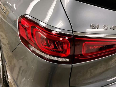 Used 2023 Mercedes-Benz GLS 450 4MATIC image 28