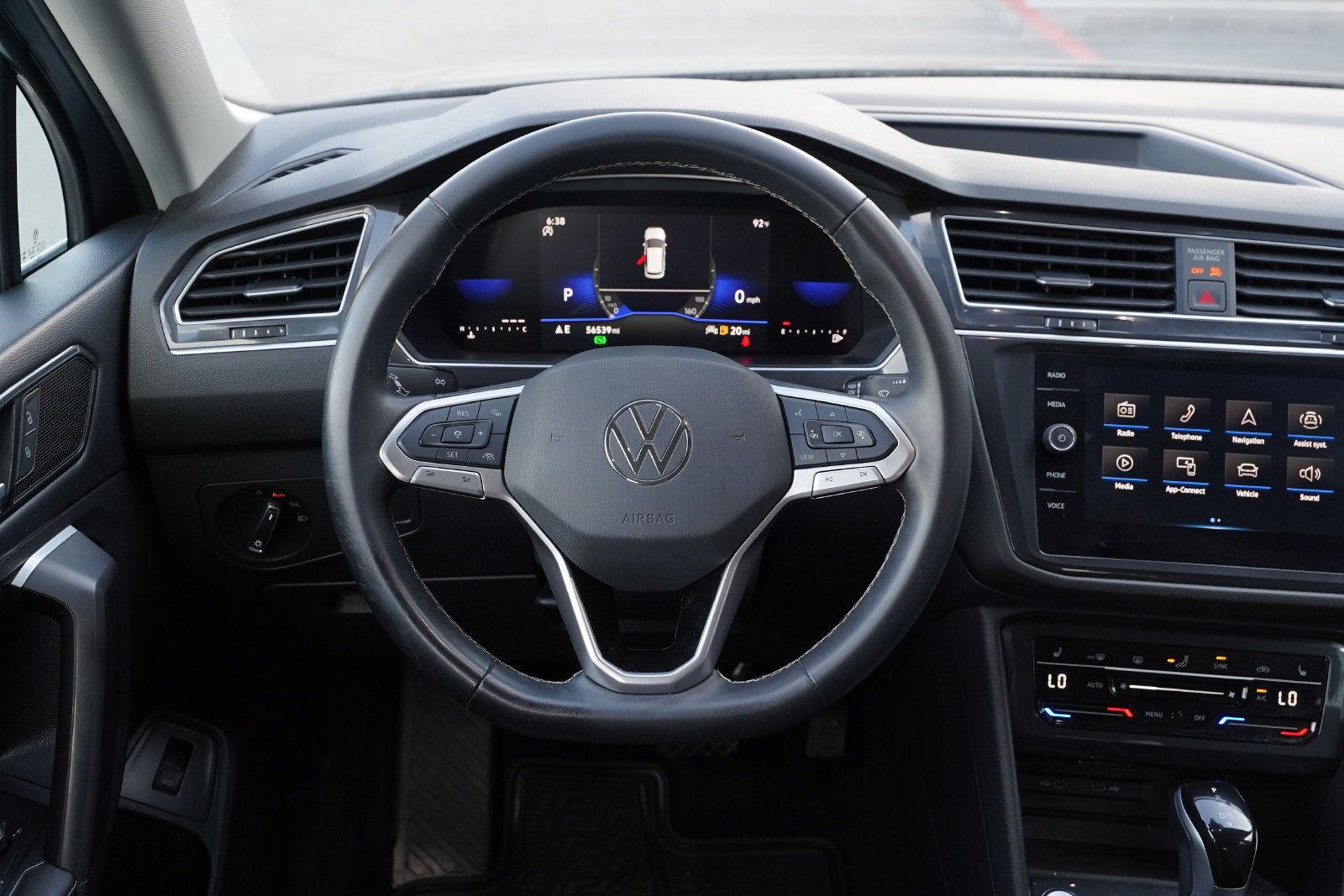 Used 2024 Volkswagen Tiguan SE FWD image 10