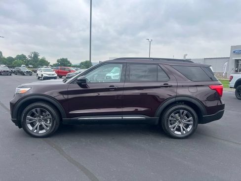Used 2023 Ford Explorer XLT w/ Equipment Group 202A AWD/4WD image 4