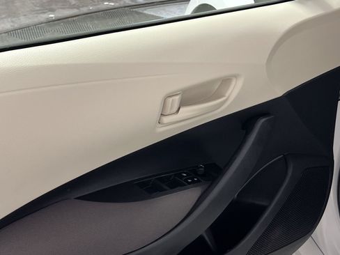 Used 2022 Toyota Corolla LE w/ LE Convenience Package FWD image 13