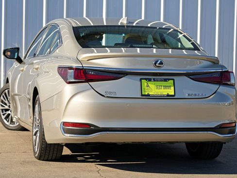 Used 2020 Lexus ES 300h w/ Premium Package image 5