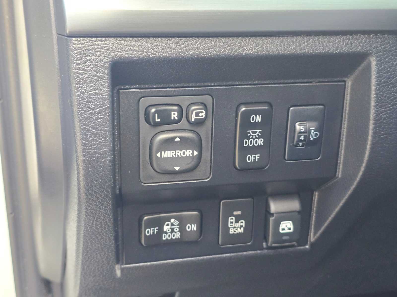 Used 2016 Toyota Tundra Platinum AWD/4WD image 25