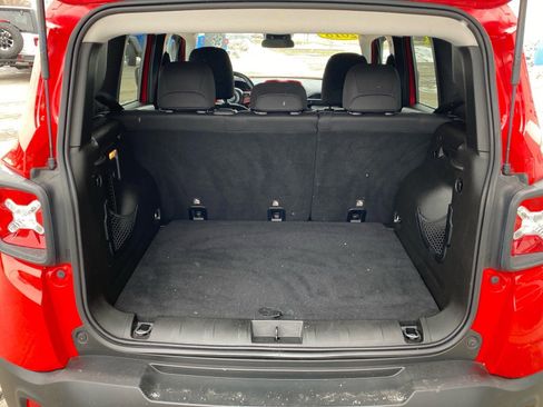 Used 2018 Jeep Renegade Latitude w/ Cold Weather Group image 23