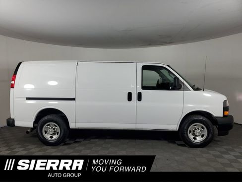 Used 2018 Chevrolet Express 2500 w/ Driver Convenience Package RWD image 1