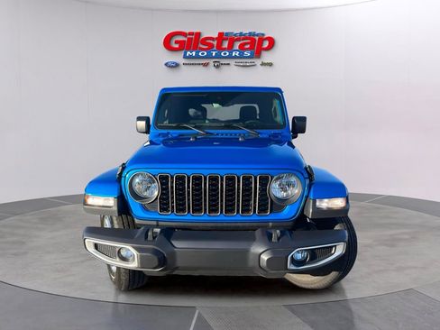 Used 2024 Jeep Gladiator Sport w/ Premium Package AWD/4WD image 2