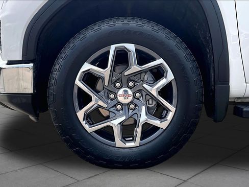 Used 2026 GMC Sierra 1500 SLT AWD/4WD image 11