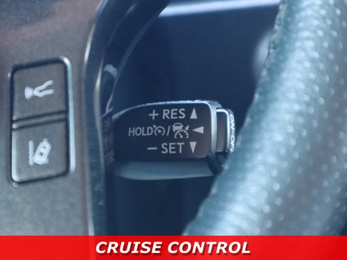 Used 2022 Toyota 4Runner TRD Off-Road AWD/4WD image 18