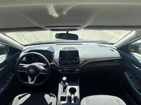 Used 2025 Nissan Altima 2.5 SV FWD image 34