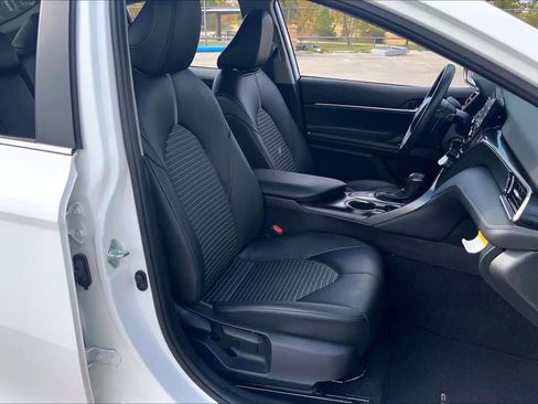 Used 2023 Toyota Camry SE image 8