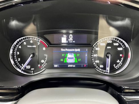 Used 2025 Cadillac XT6 Premium Luxury FWD image 23