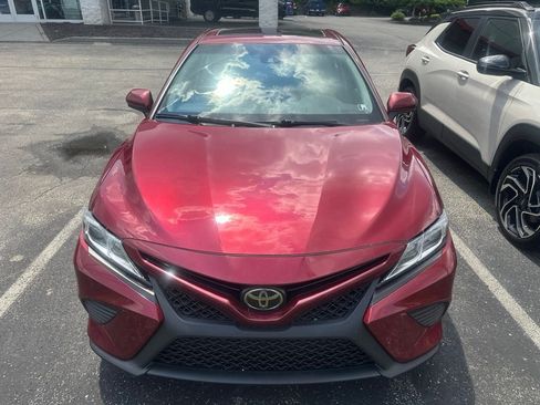 Certified 2018 Toyota Camry SE w/ Moonroof Package FWD image 3