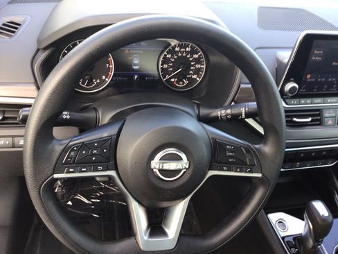 Used 2024 Nissan Altima 2.5 SV FWD image 17