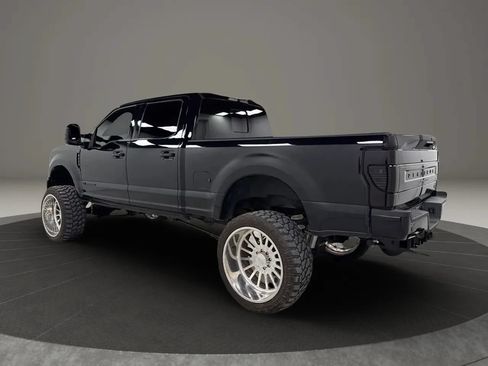Used 2022 Ford F350 Platinum AWD/4WD image 3