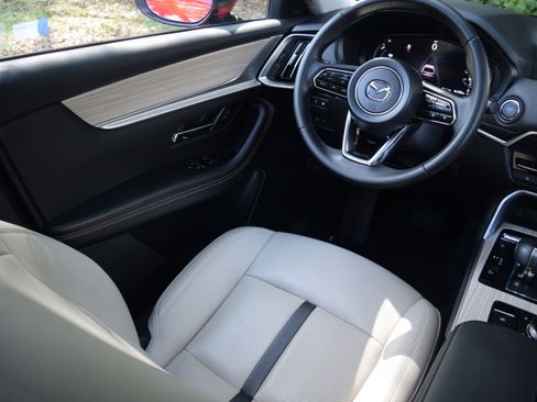 Used 2025 MAZDA CX-70 Plug-In Hybrid w/ Premium Pkg image 2