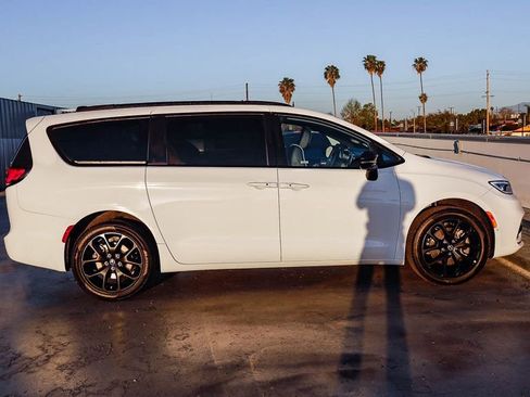 New 2026 Chrysler Pacifica Limited w/ S Appearance Package image 13