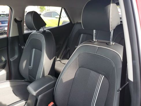 Certified 2025 Hyundai Venue Limited FWD image 11