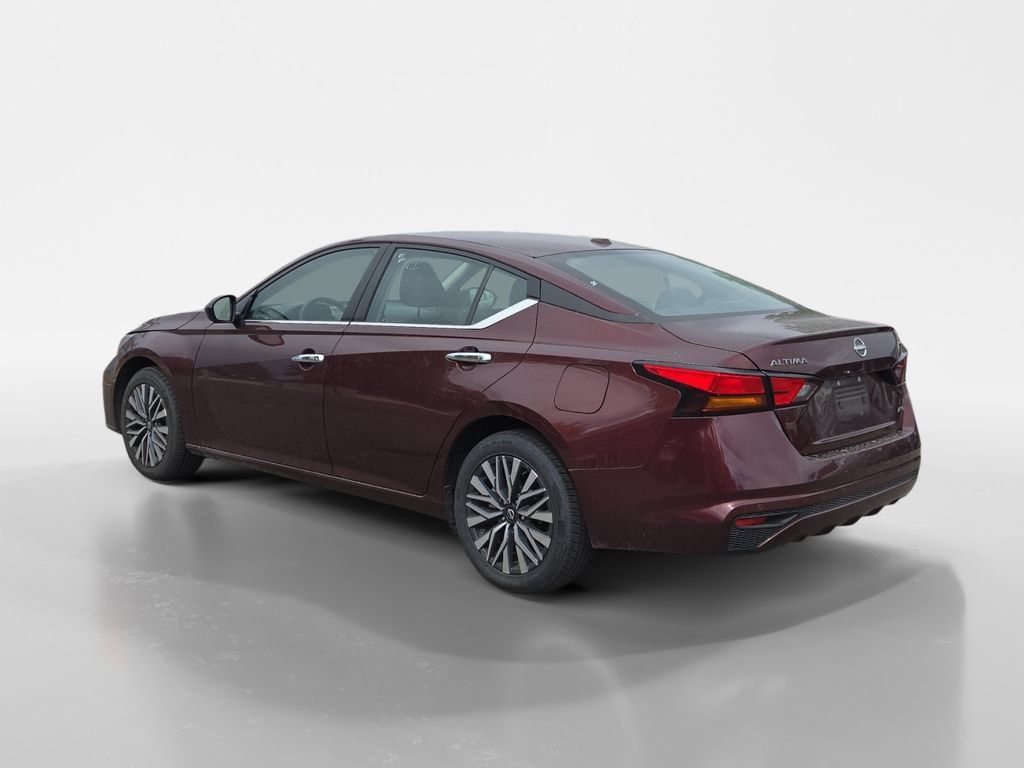 Used 2024 Nissan Altima 2.5 SV AWD/4WD image 3