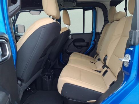 Used 2022 Jeep Gladiator Willys image 17