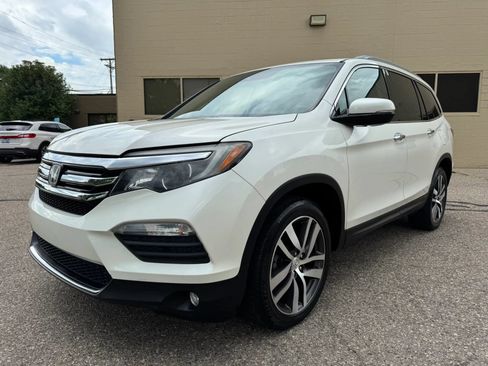 Used 2016 Honda Pilot Touring image 3