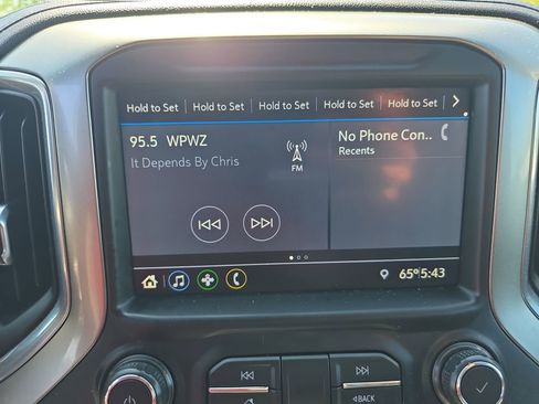 Used 2021 Chevrolet Silverado 1500 LT image 24