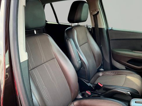 Used 2015 Chevrolet Trax LT w/ LT Sun and Sound Package image 28