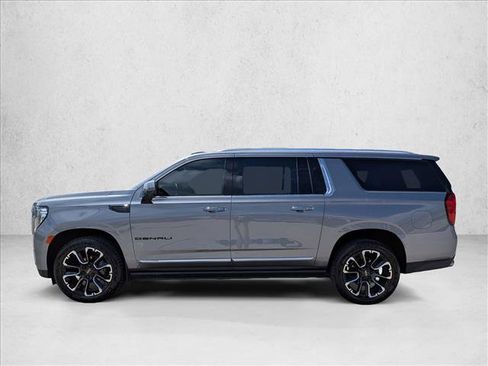 Used 2022 GMC Yukon XL Denali AWD/4WD image 17