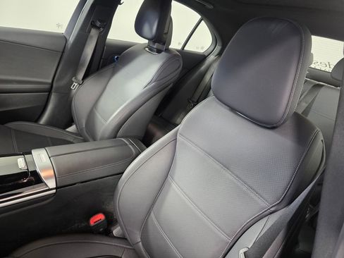 Used 2025 Mercedes-Benz C 300 Sedan image 11