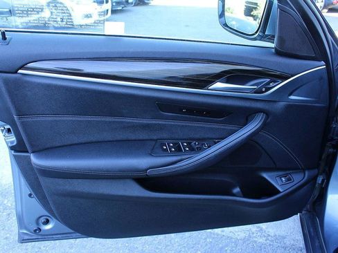 Used 2022 BMW 530i w/ Convenience Package image 9