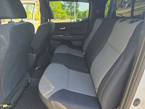 Used 2021 Toyota Tacoma TRD Sport AWD/4WD image 16