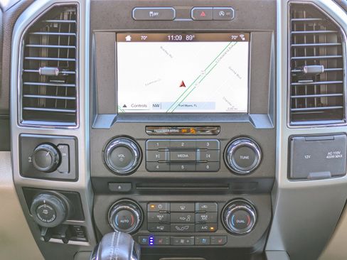 Used 2018 Ford F150 Lariat image 14