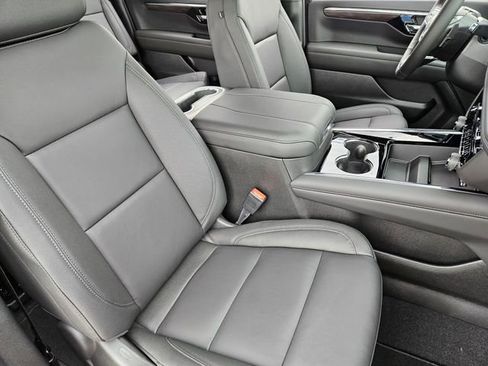 New 2026 Chevrolet Suburban Z71 w/ Comfort Package AWD/4WD image 10