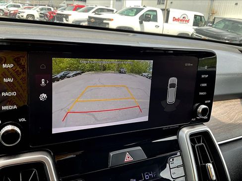 Used 2023 Kia Sorento S w/ Panoramic Sunroof Package AWD/4WD image 9