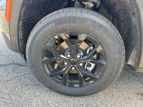 New 2026 Jeep Grand Cherokee Altitude AWD/4WD image 34