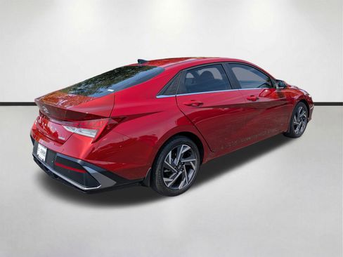 Used 2024 Hyundai Elantra Limited FWD image 4
