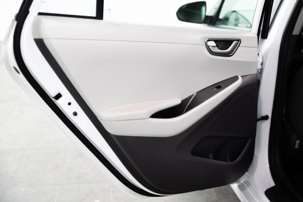 Used 2020 Hyundai Ioniq Blue FWD image 9