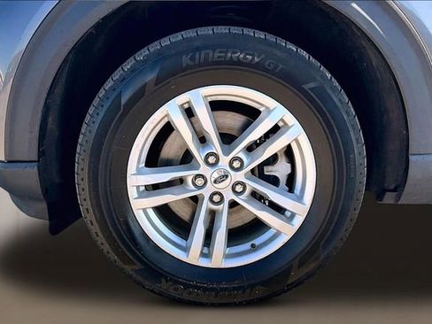 Used 2022 Ford Explorer XLT w/ Equipment Group 202A AWD/4WD image 6