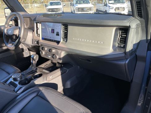 Used 2025 Ford Bronco Outer Banks image 44