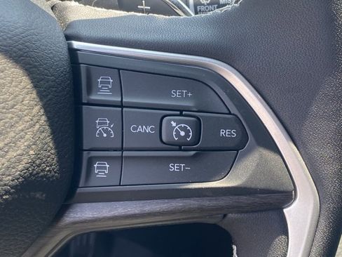 New 2025 Jeep Grand Cherokee L Limited w/ Luxury Tech Group II image 19