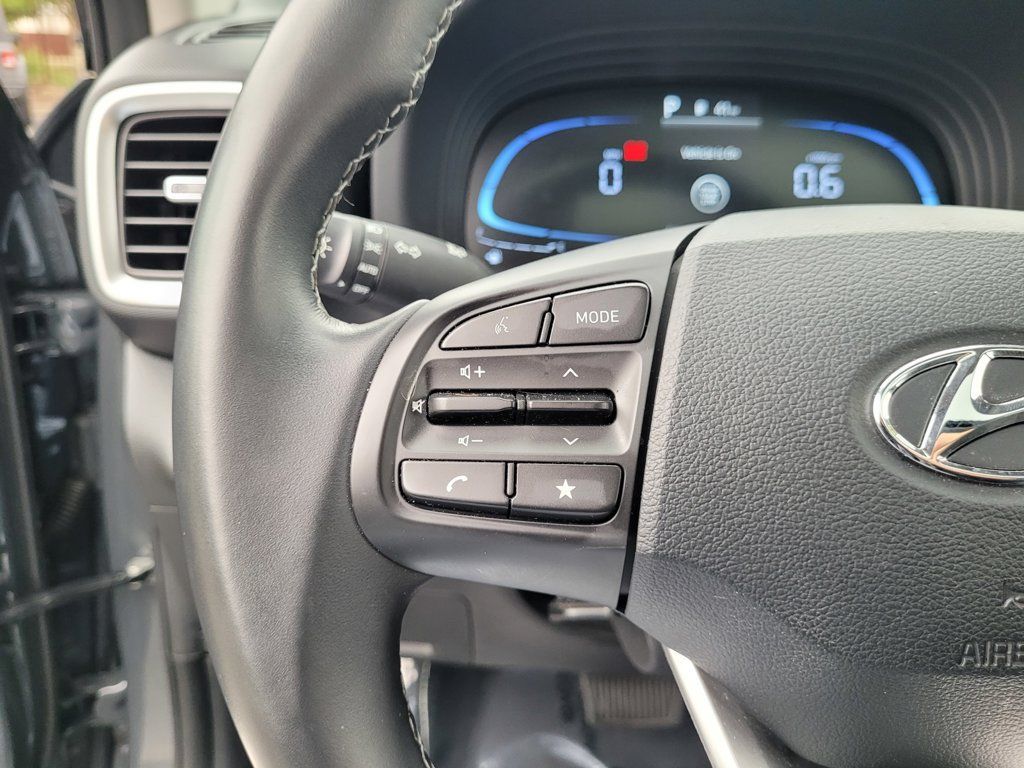 Used 2025 Hyundai Venue SEL FWD image 22