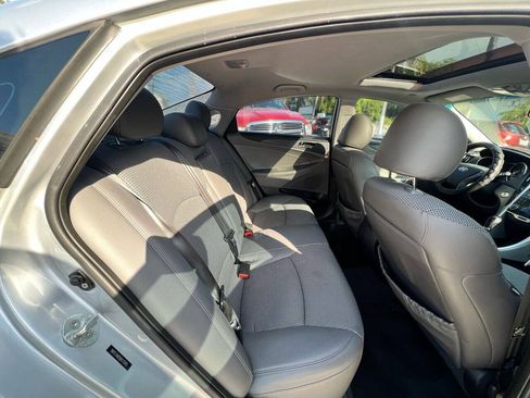 Used 2011 Hyundai Sonata SE w/ Navigation & Sunroof Pkg 4 FWD image 17